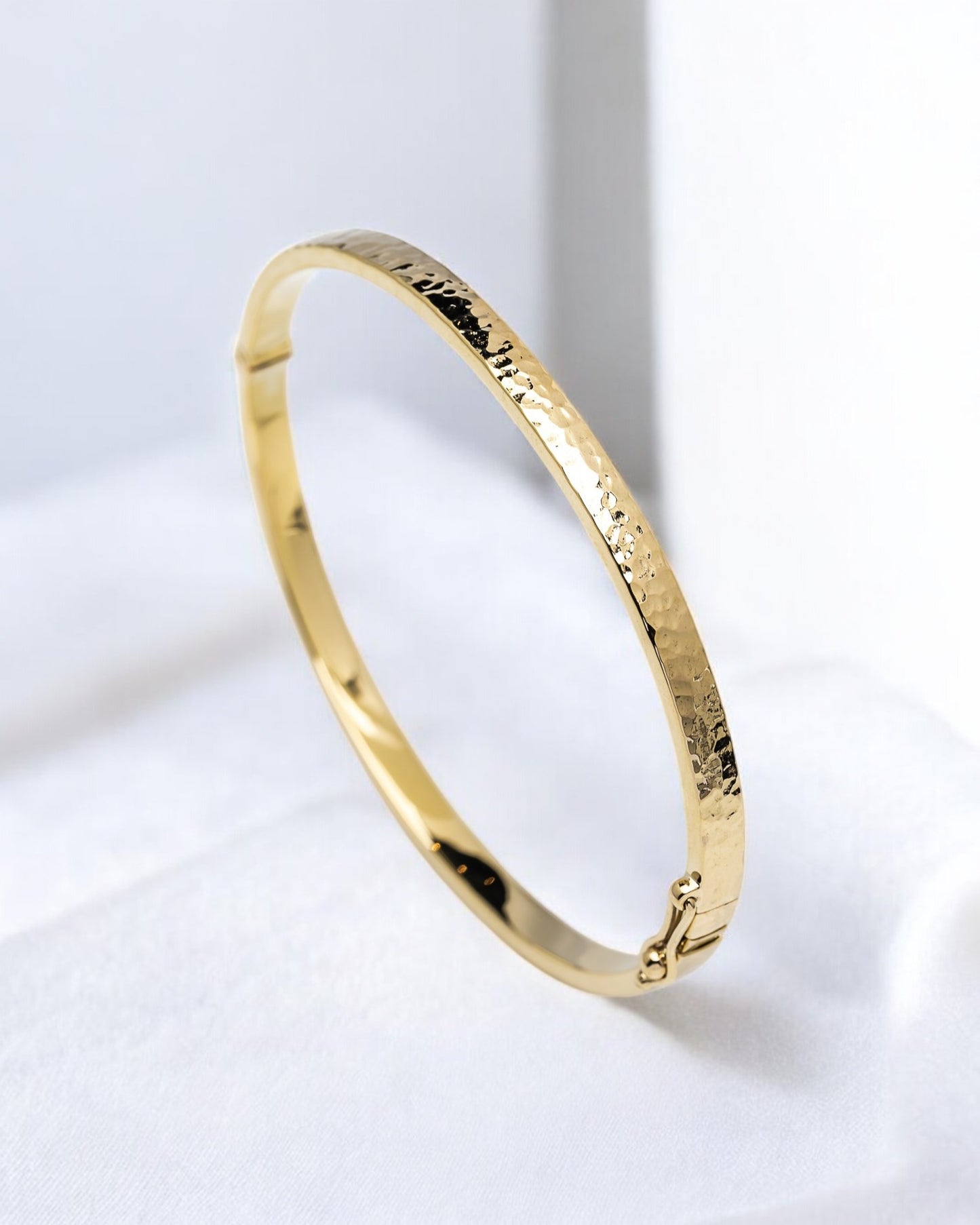 Hammered 4.00mm Bangle Bracelet in 14K Gold