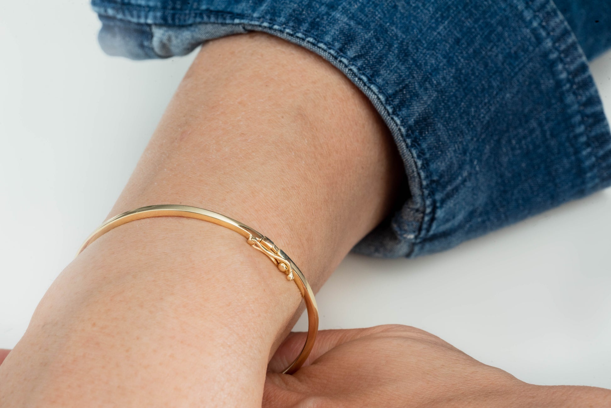 Elegant Women's 2mm Bangle Bracelet in 14k Gold