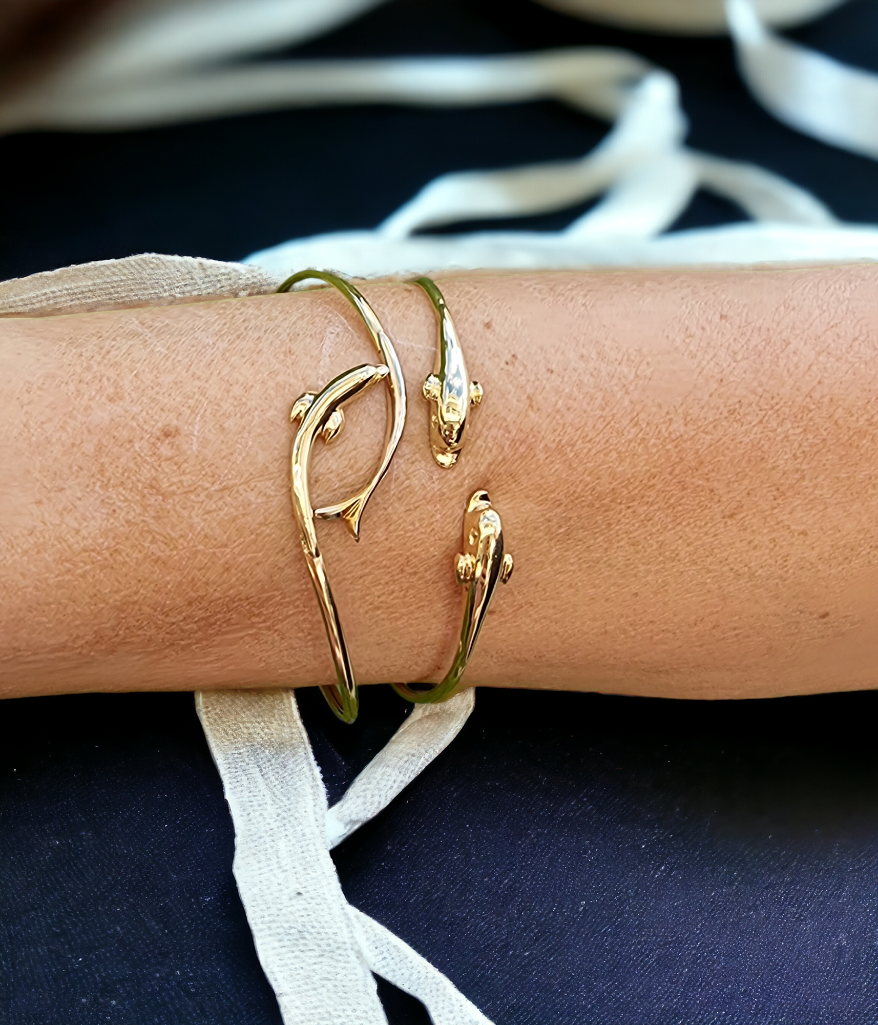 Women's Dolphin Bangle Bracelet in 14K Solid Gold