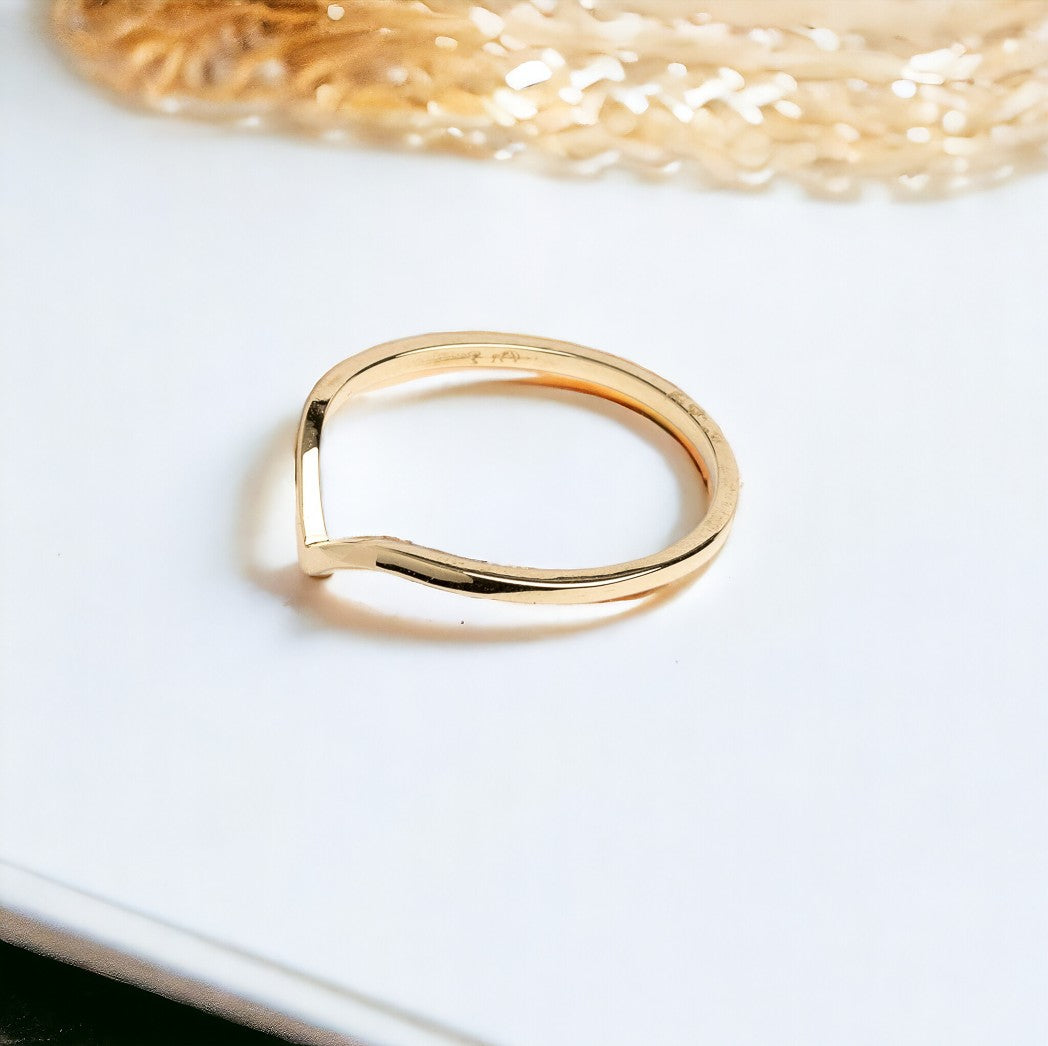 Slim chevron ring in 14k gold for women.