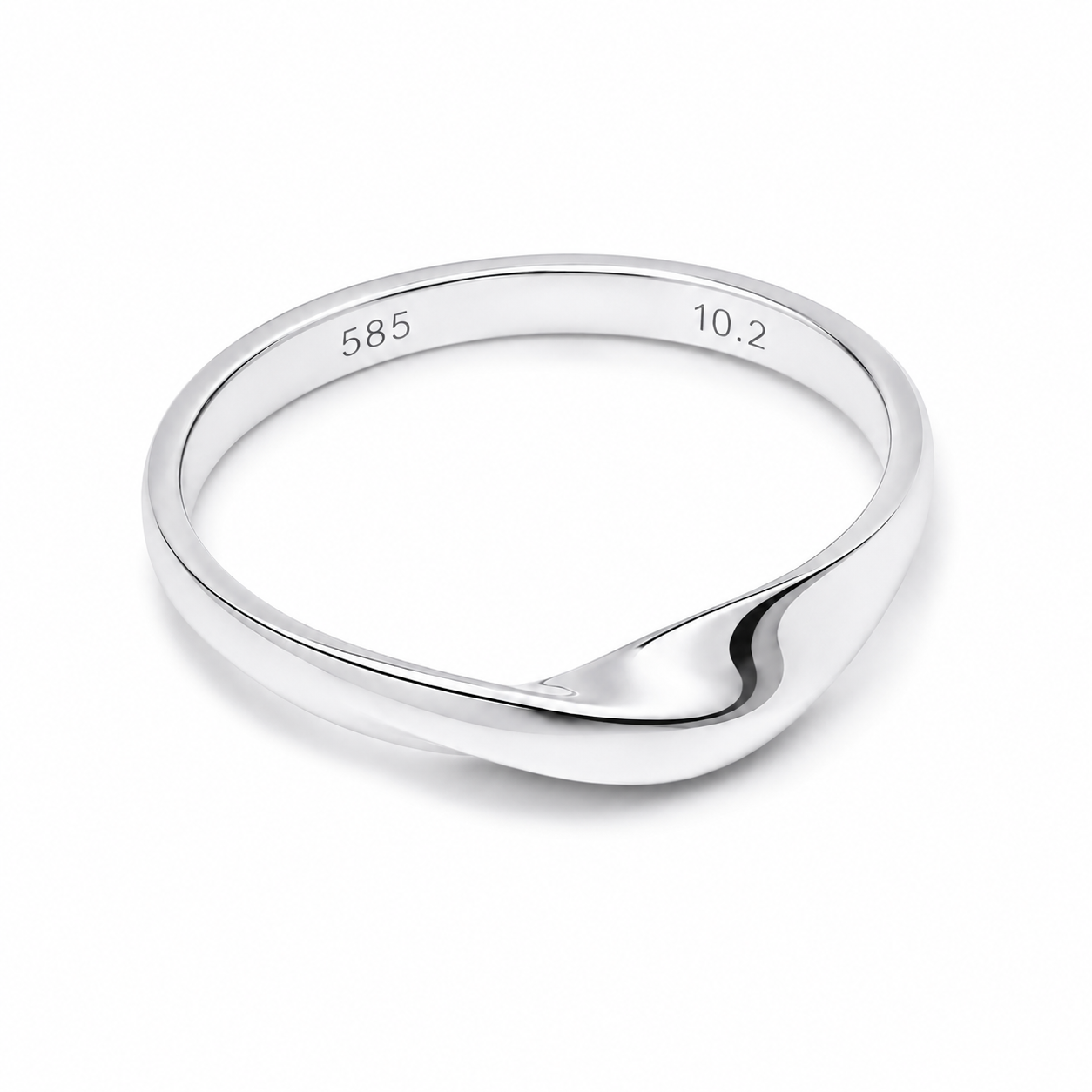 14k white gold mobius ring in white background