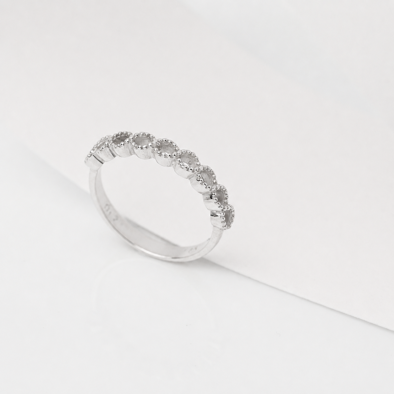 14K white Gold ring with textured band on a white background