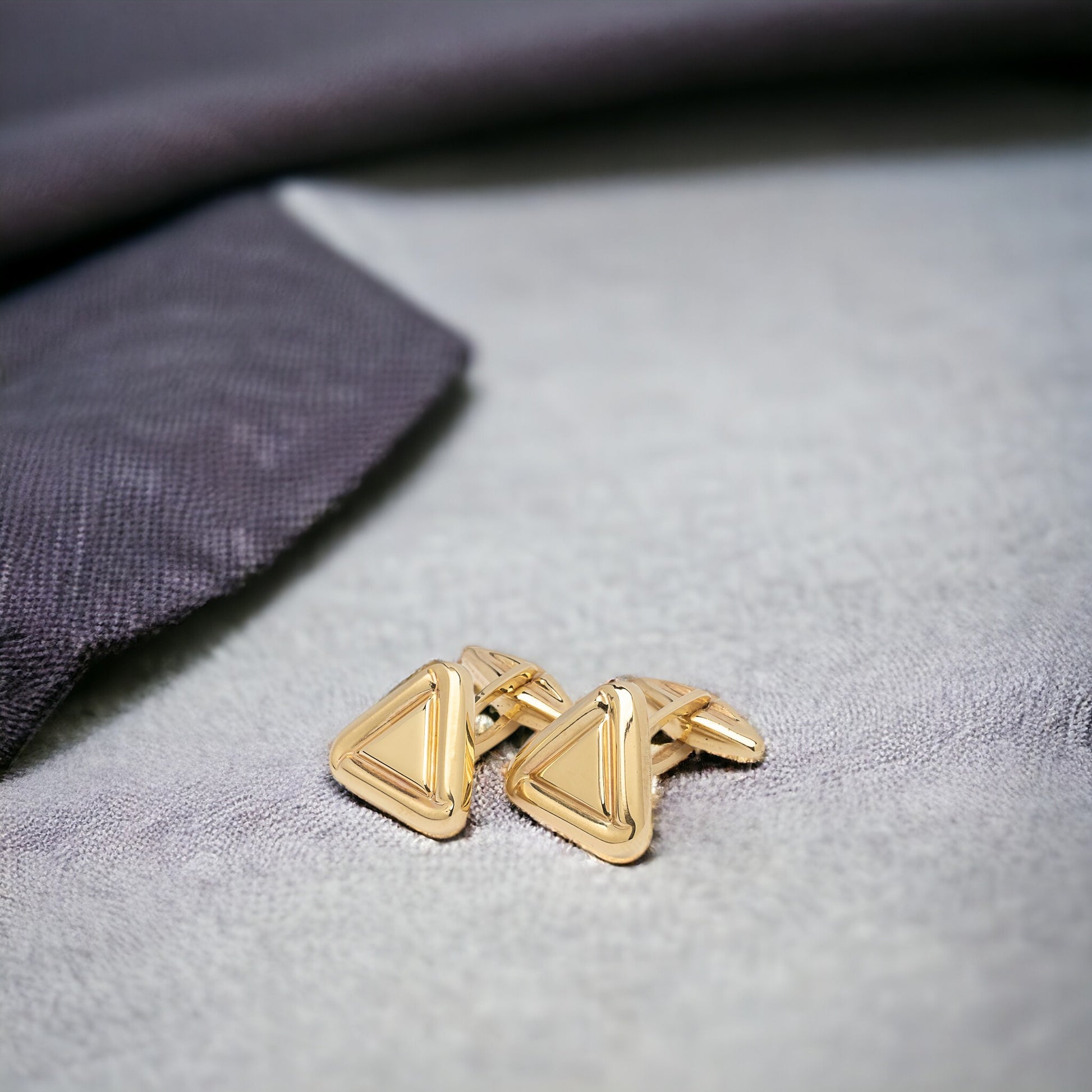 Triangle cufflinks in solid 14K yellow gold.