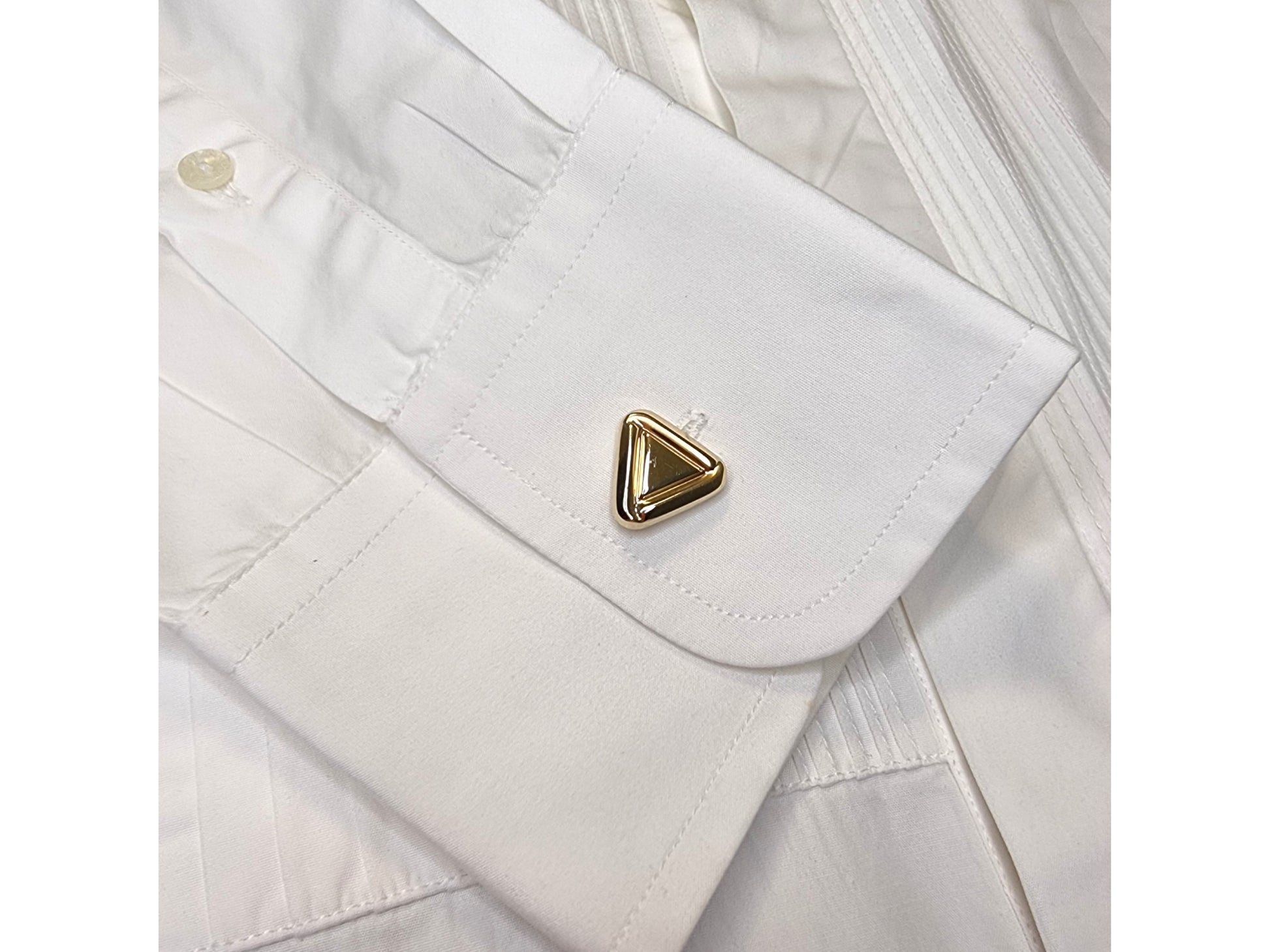 Triangle cufflinks in solid 14K yellow gold.