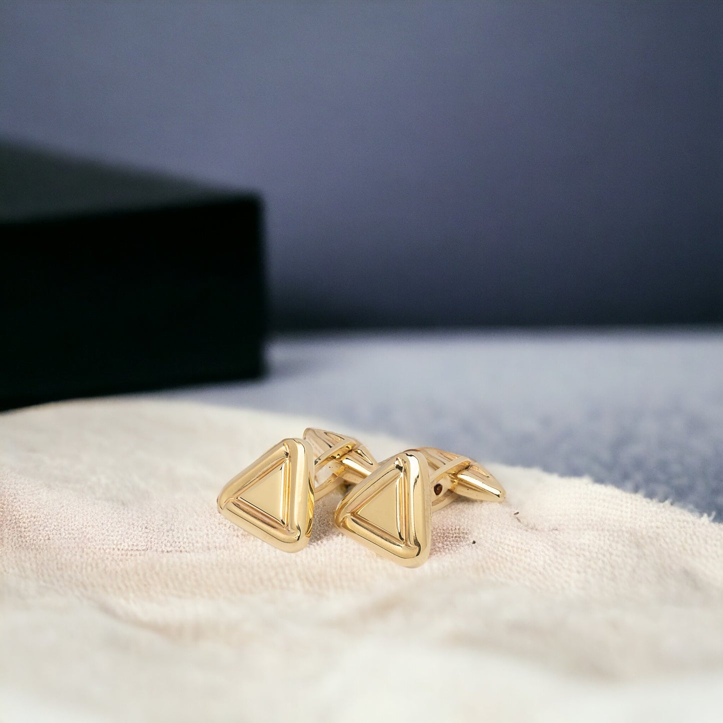 Triangle cufflinks in solid 14K yellow gold.