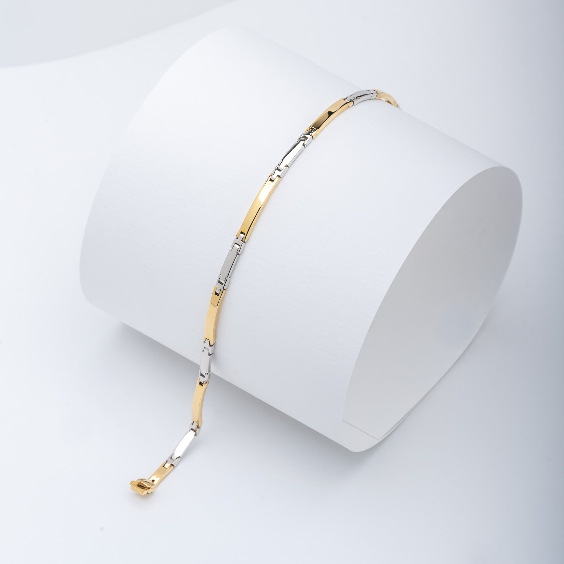 Mechanical Link Bracelet for men crafted in 14k solid gold.