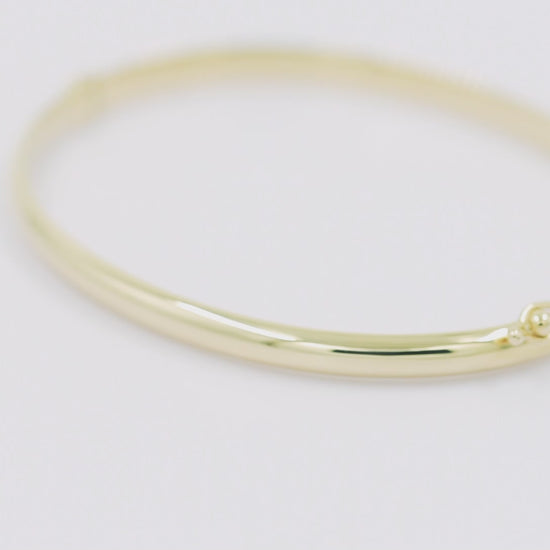 Hinged 4.20mm bangle bracelet in 14k gold for women.