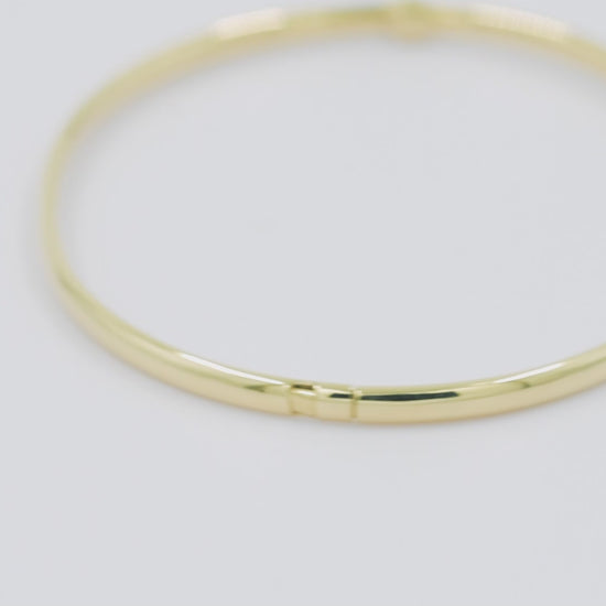 Elegant Women's Bangle Bracelet in 14k Gold