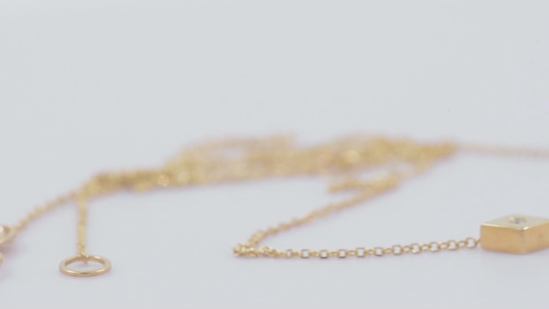 rhombus diamond necklace in 18k gold