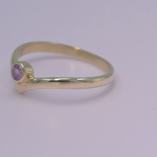 Handcrafted chevron ring with birthstone in 14k gold for women.