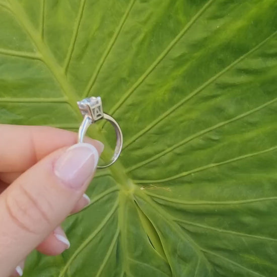 A 14k Solid Gold Engagement Ring with a Round Cut