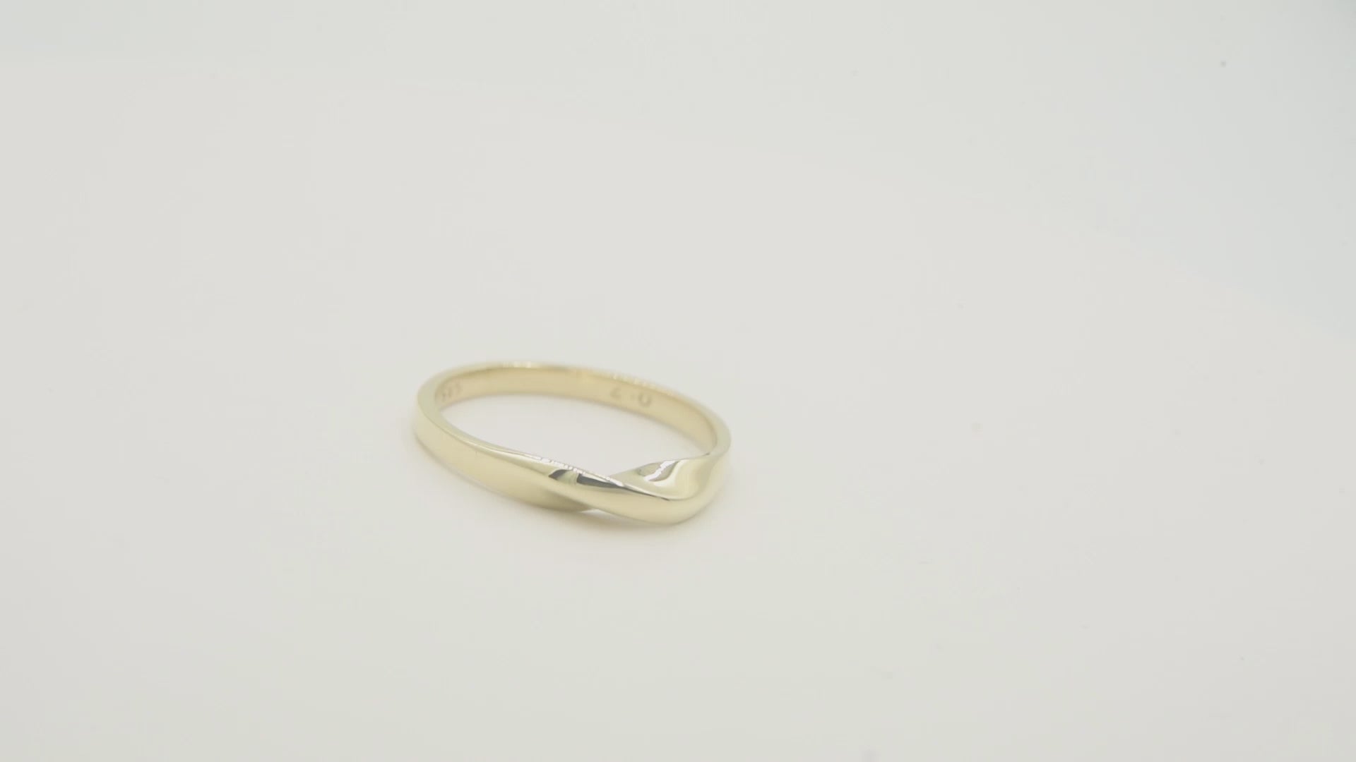 Handmade Möbius ring in 14k solid gold for women.