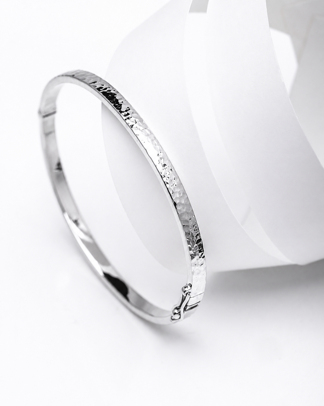 Hammered 4.00mm Bangle Bracelet in 14K Gold