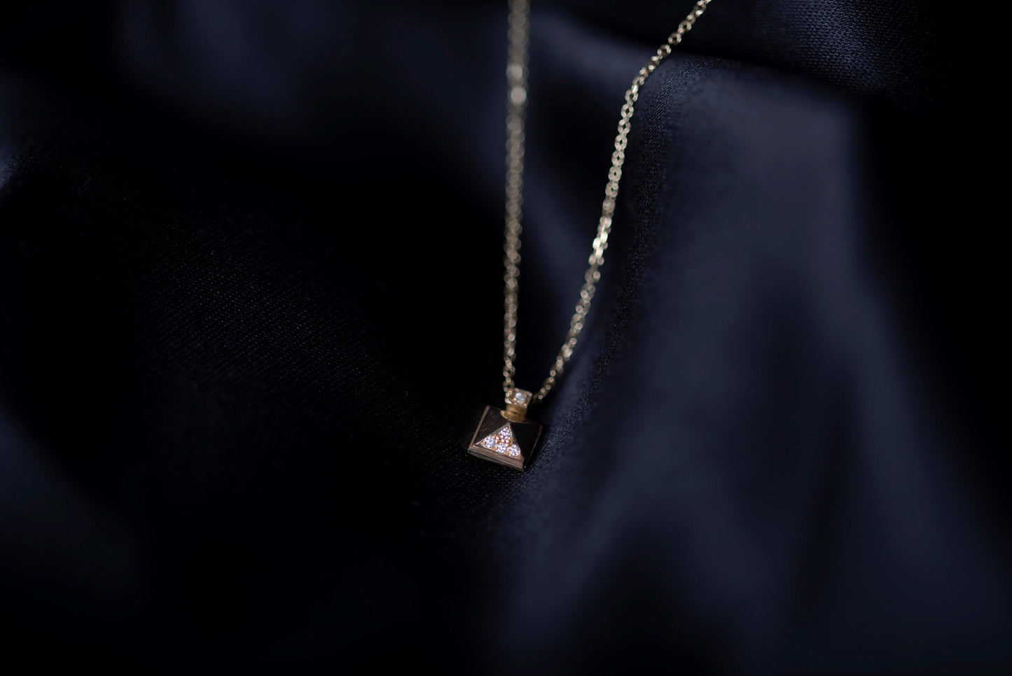 Pyramid Diamond Necklace in 18k Gold