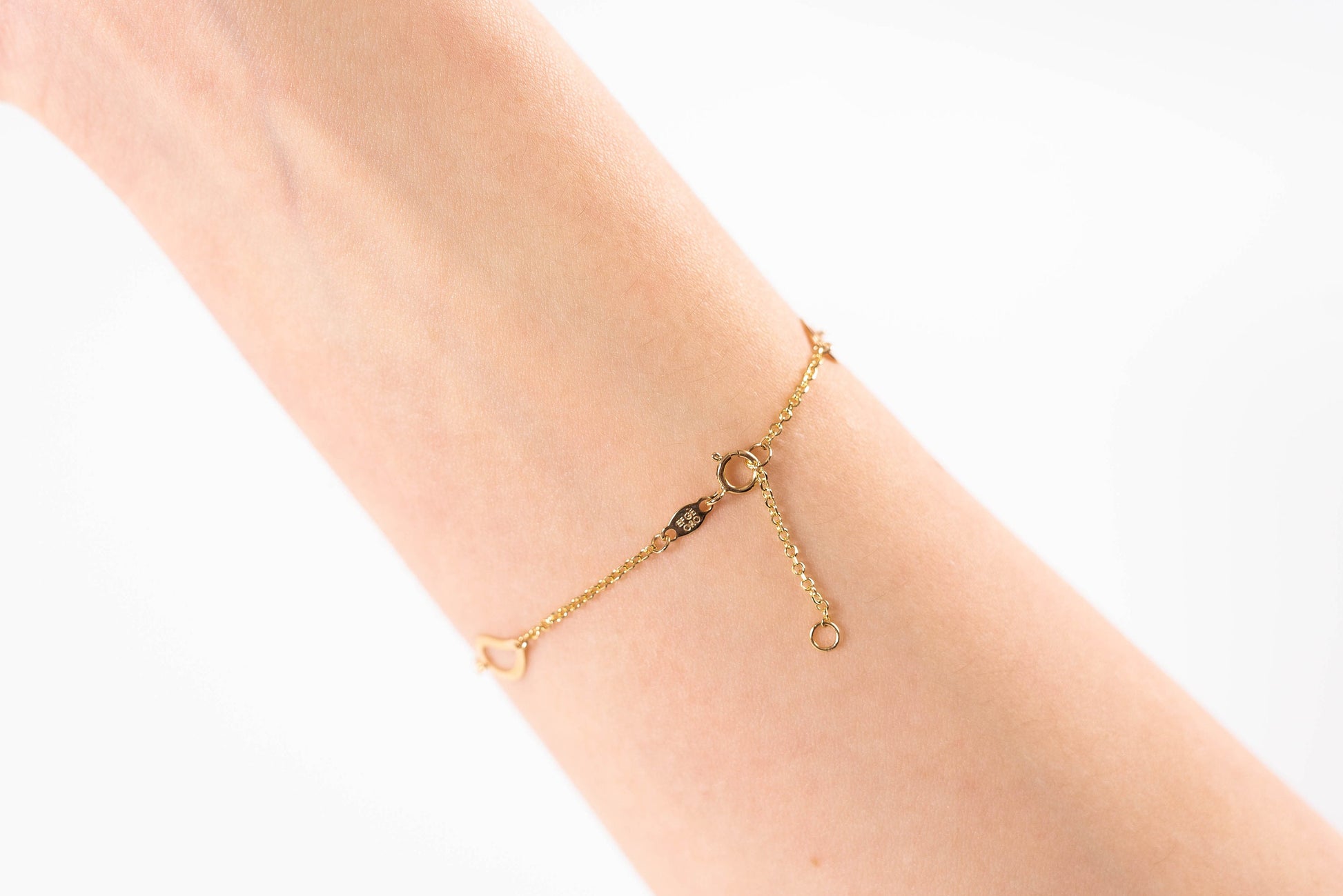 a spring ring bracelet clasp with an extender with two links in 14k yellow gold