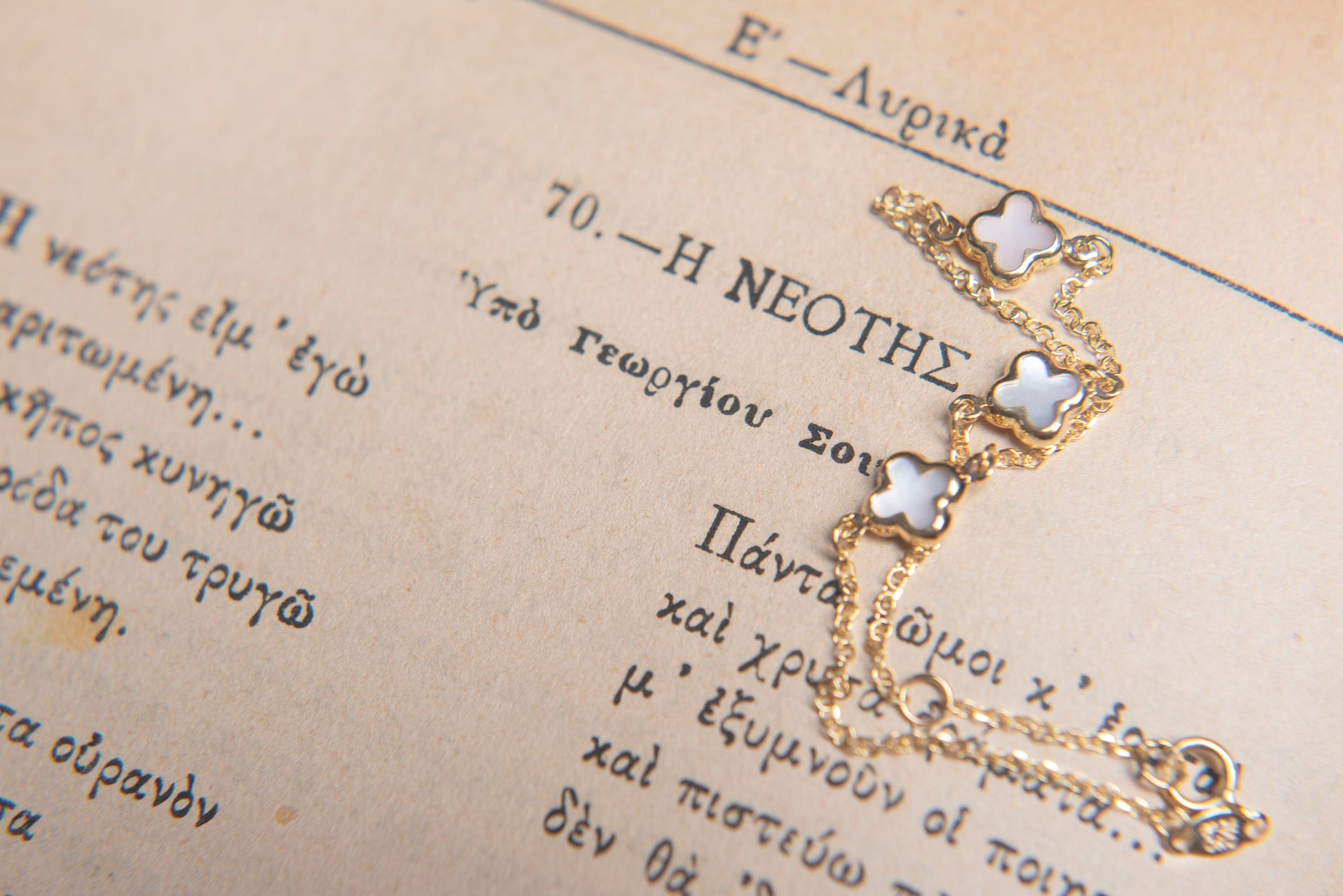 Elegant Mother of Pearl Four-Leaf Clover Bracelet in 14K Gold, Featuring Three Motifs