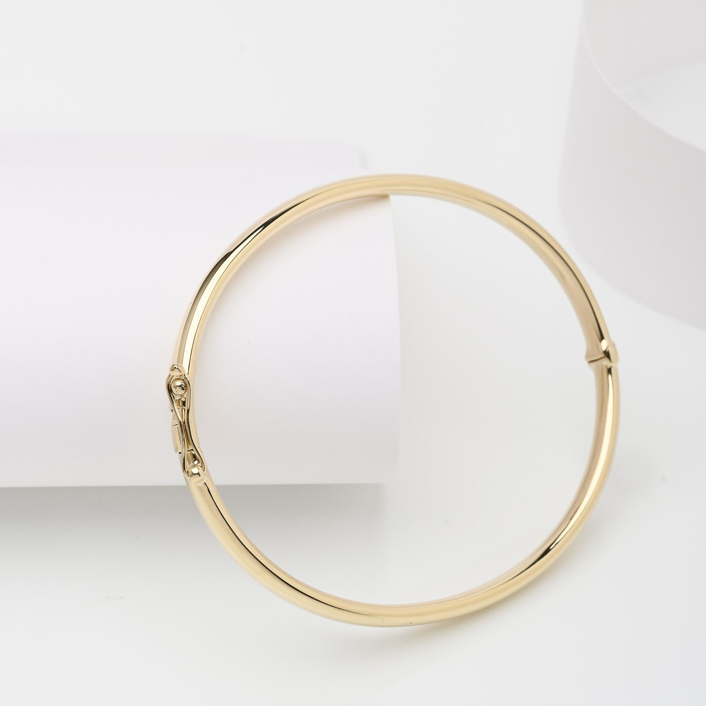 Hinged Gold Bangle bracelet, 4.20mm in width, crafted in 14k gold.