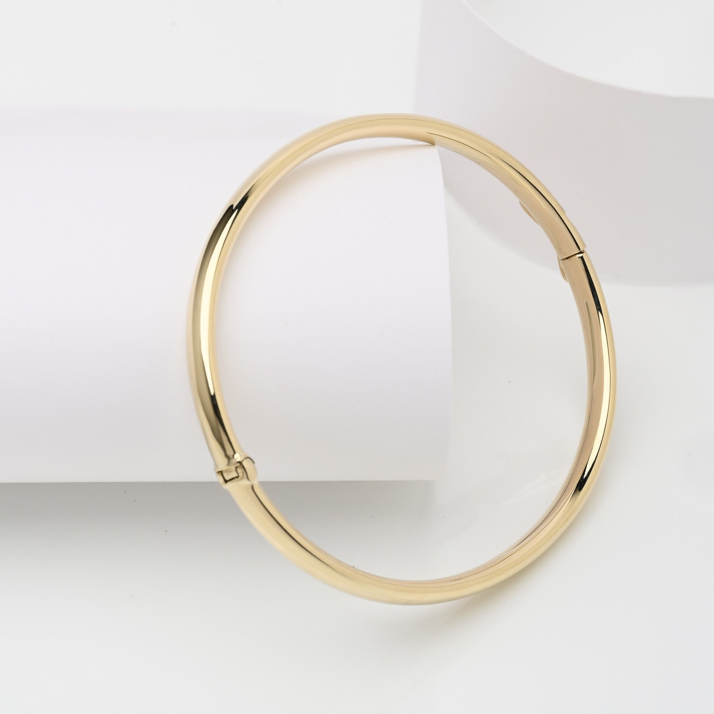 Hinged Gold Bangle bracelet, 4.20mm in width, crafted in 14k gold.