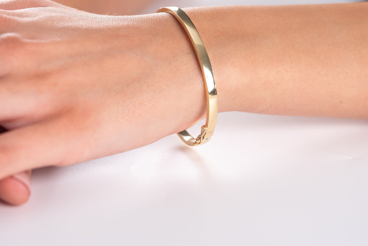 Hinged 4.5mm Bangle Bracelet in 14K Gold