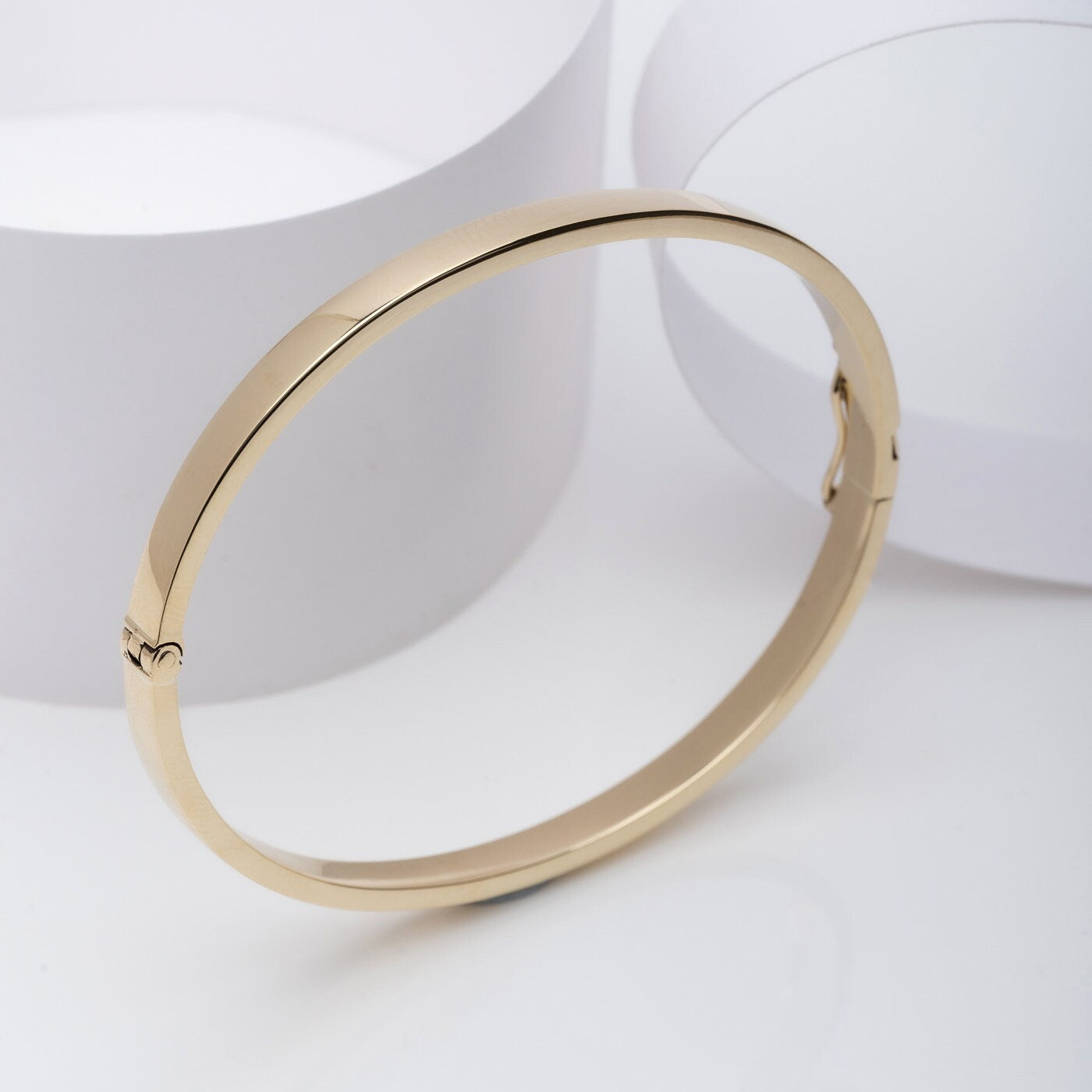 Hinged 4.5mm Bangle Bracelet in 14K Gold