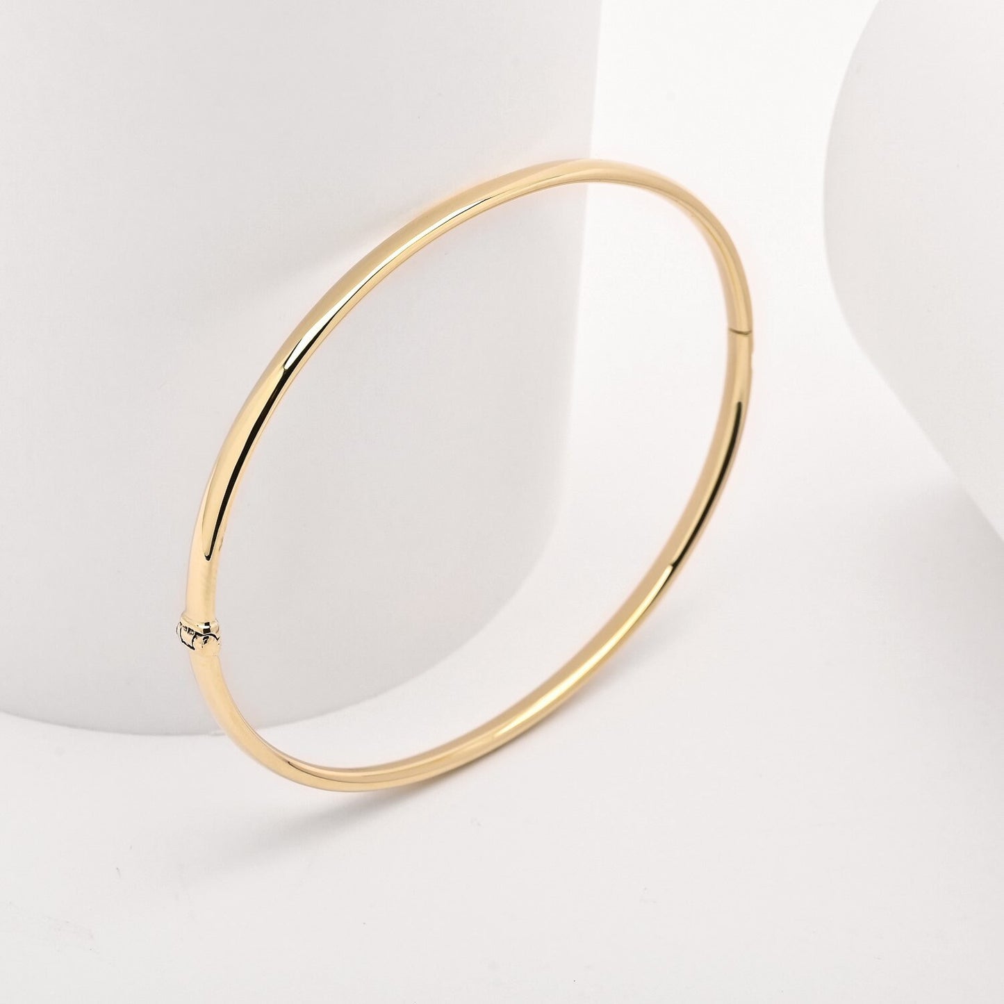 Elegant Women's Bangle Bracelet in 14k Gold