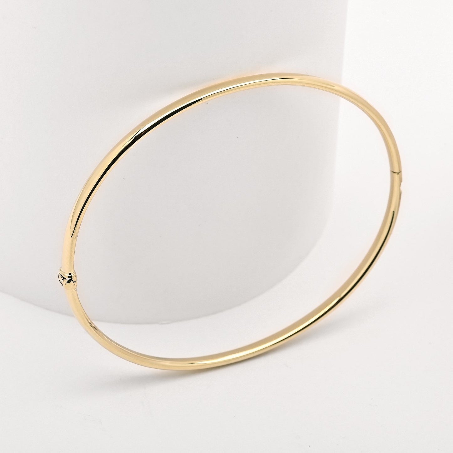 Elegant Women's Bangle Bracelet in 14k Gold