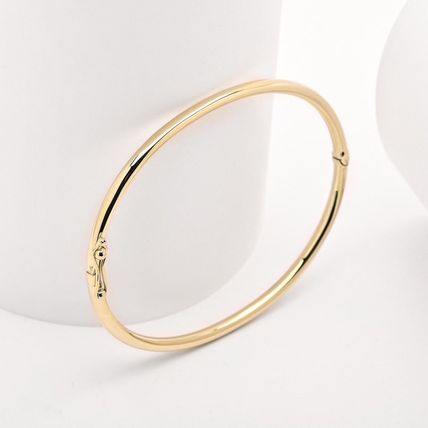 Women's Round Bangle Bracelet in 14k Gold