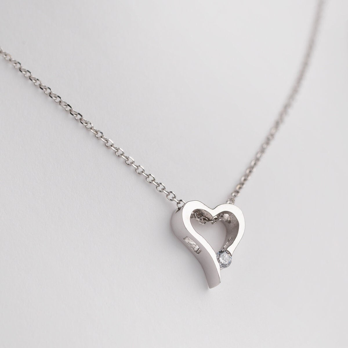 14k White Gold Diamond Heart Necklace