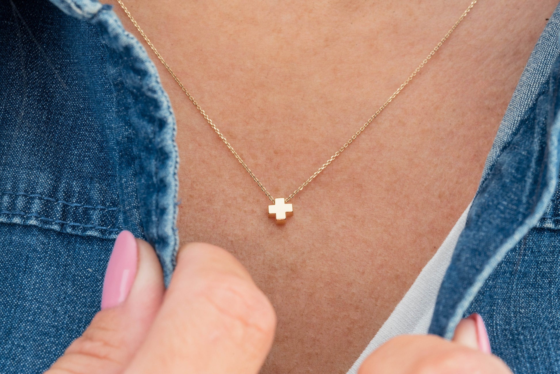 square small necklace in 14k yellow gold worn by a model 