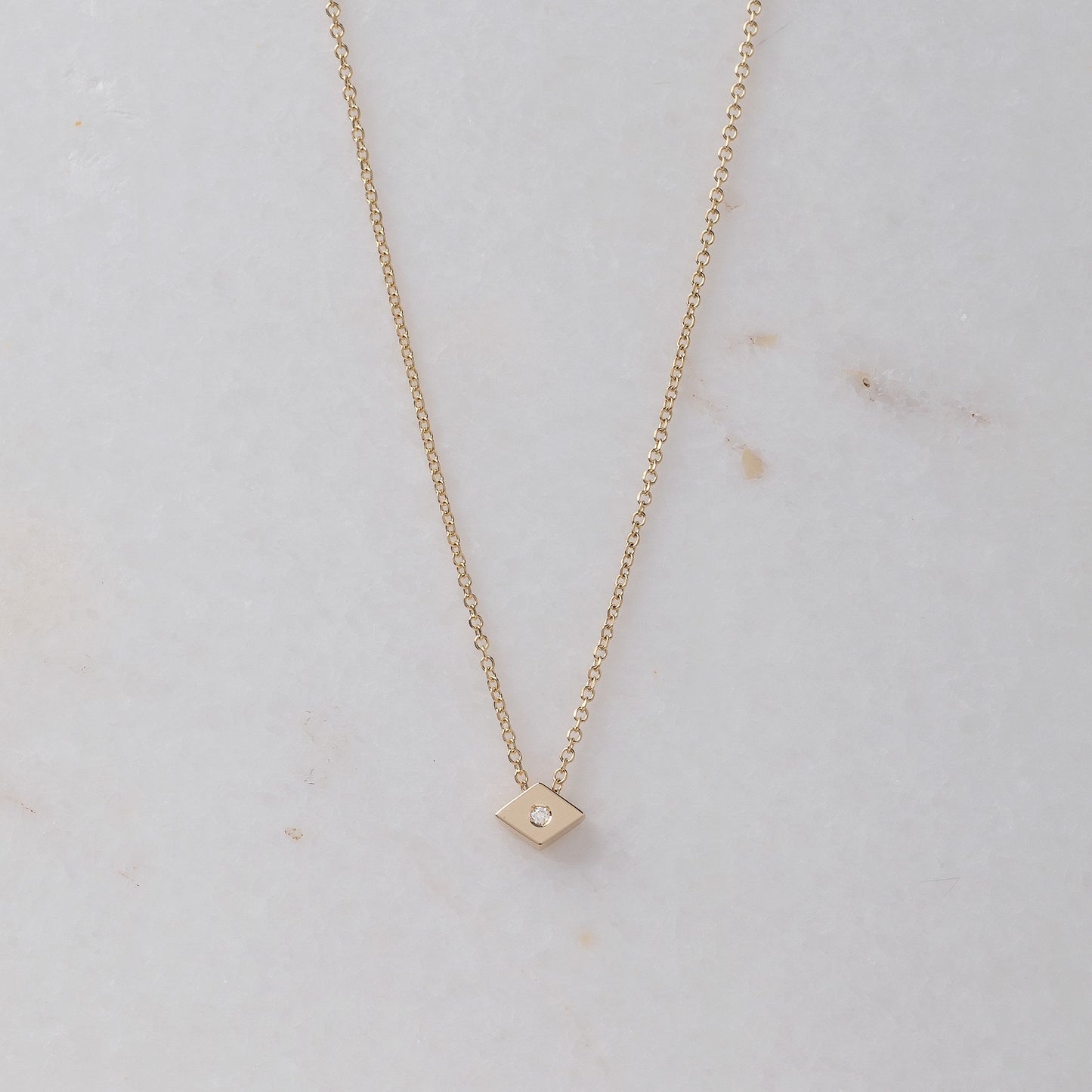 rhombus diamond necklace in 18k gold