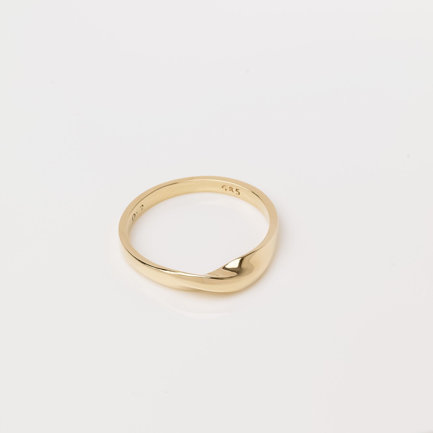 Handmade Möbius ring in 14k solid gold for women.