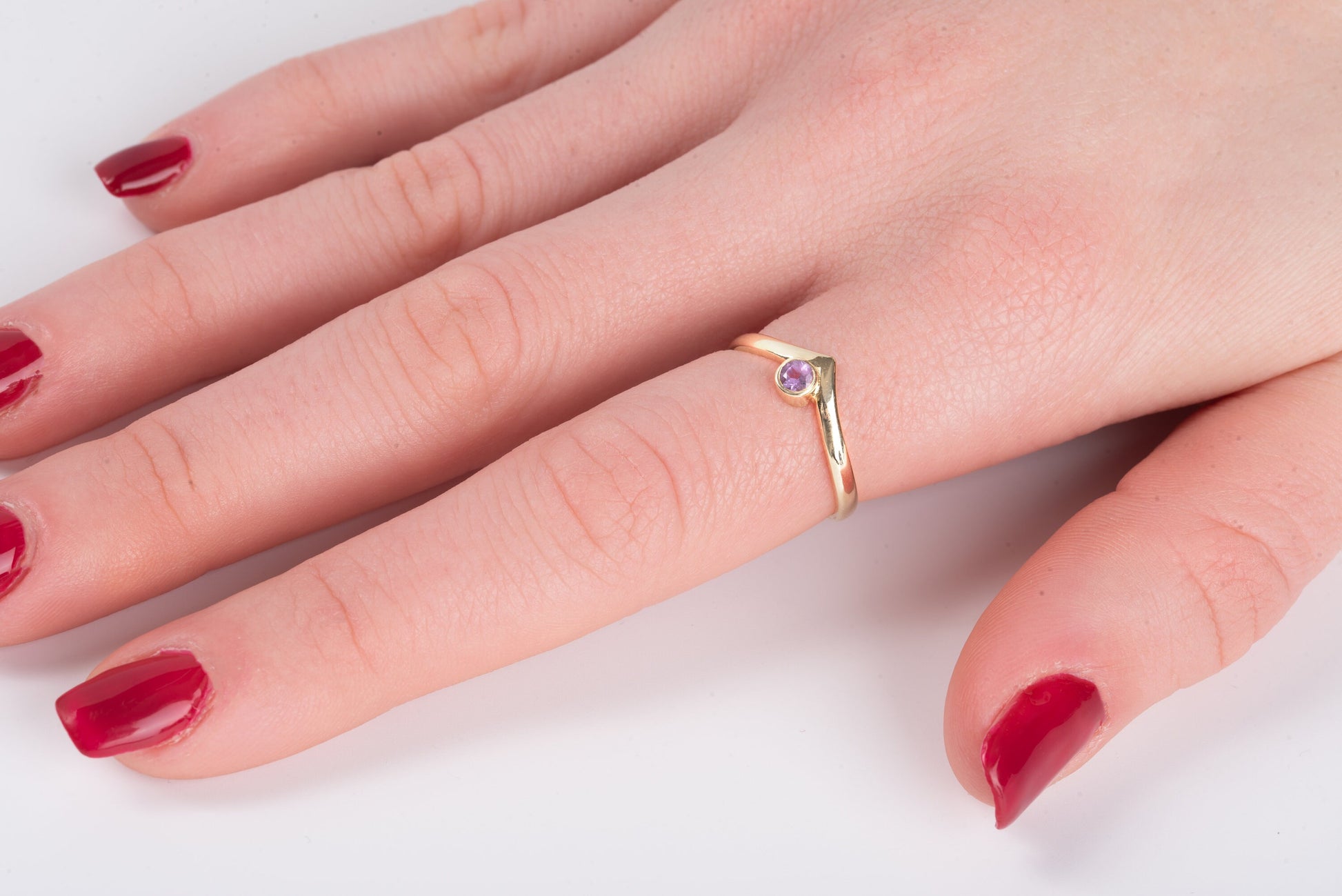 Handcrafted chevron ring with birthstone in 14k gold for women.