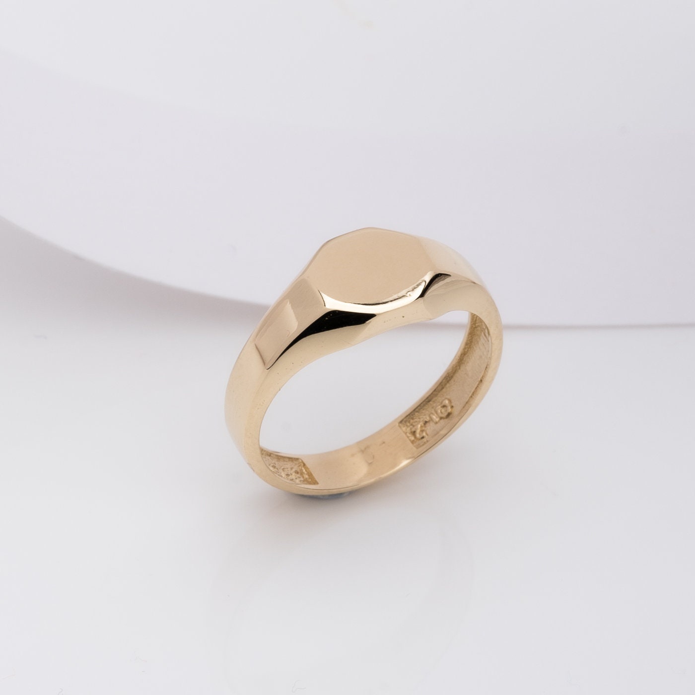 Minimalist Personalized Signet Ring in 14K Gold for women, with the top part being engravable.