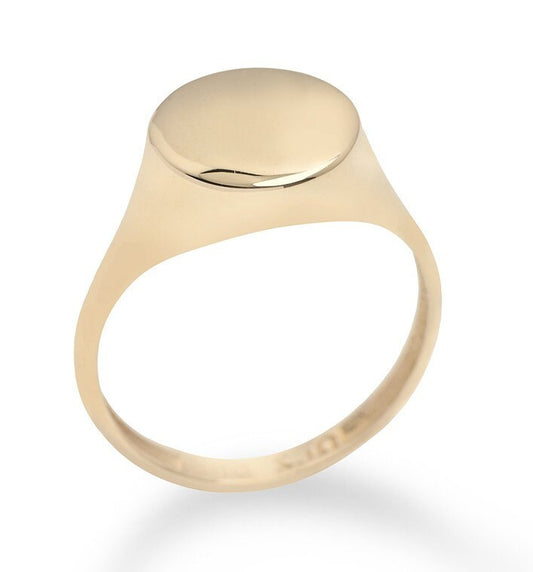 A 14K Gold Round Signet Ring for women, featuring an engravable top surface.