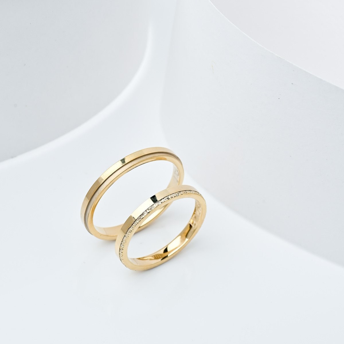 Minimalistic Wedding Bands Set 2.5mm