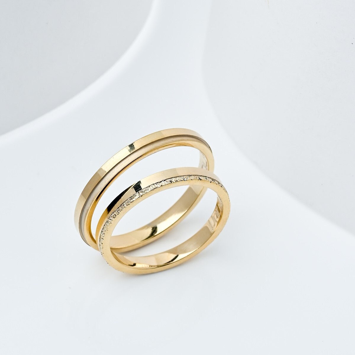 Minimalistic Wedding Bands Set 2.5mm