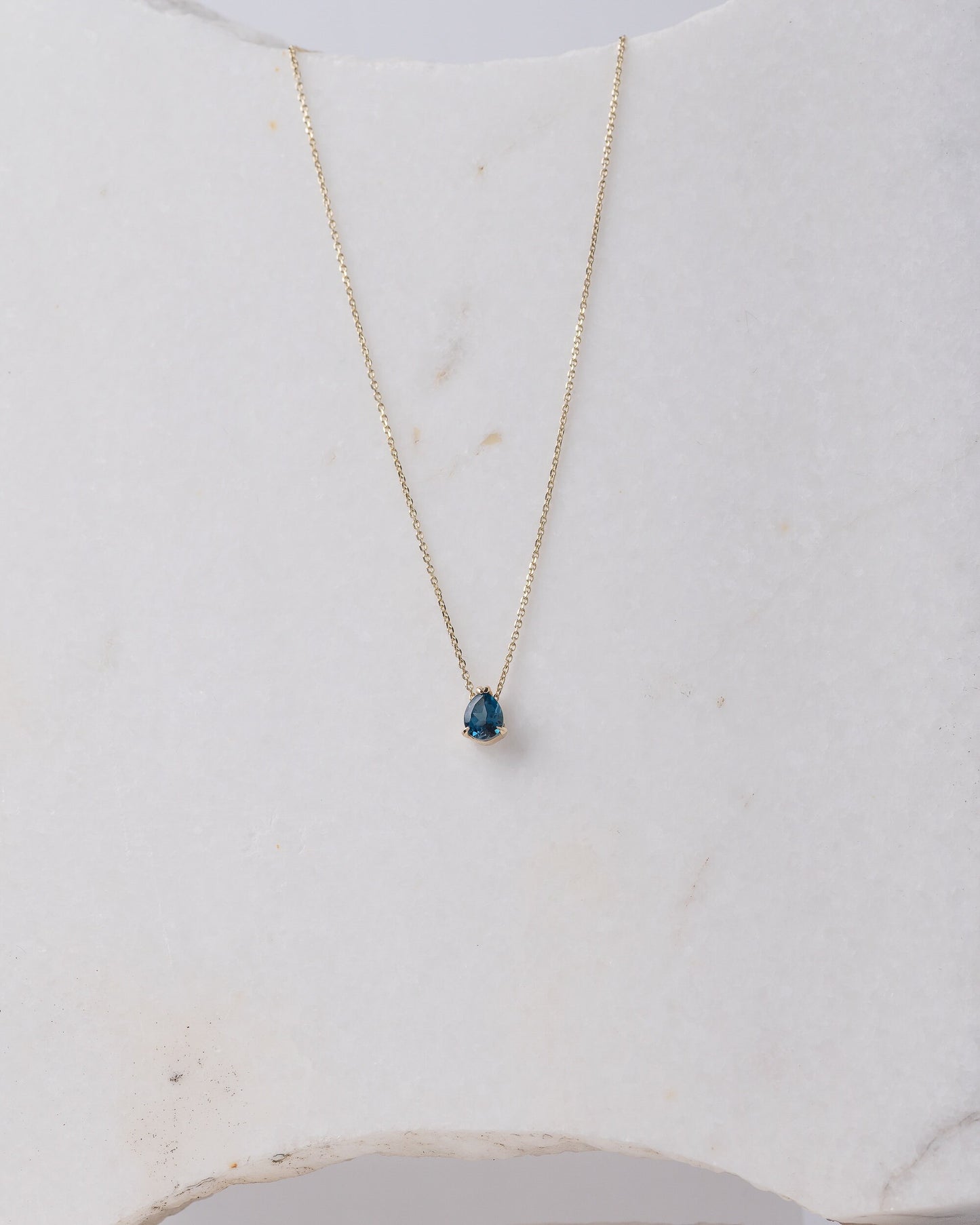 drop  blue aquamarine necklace in 14k white gold 