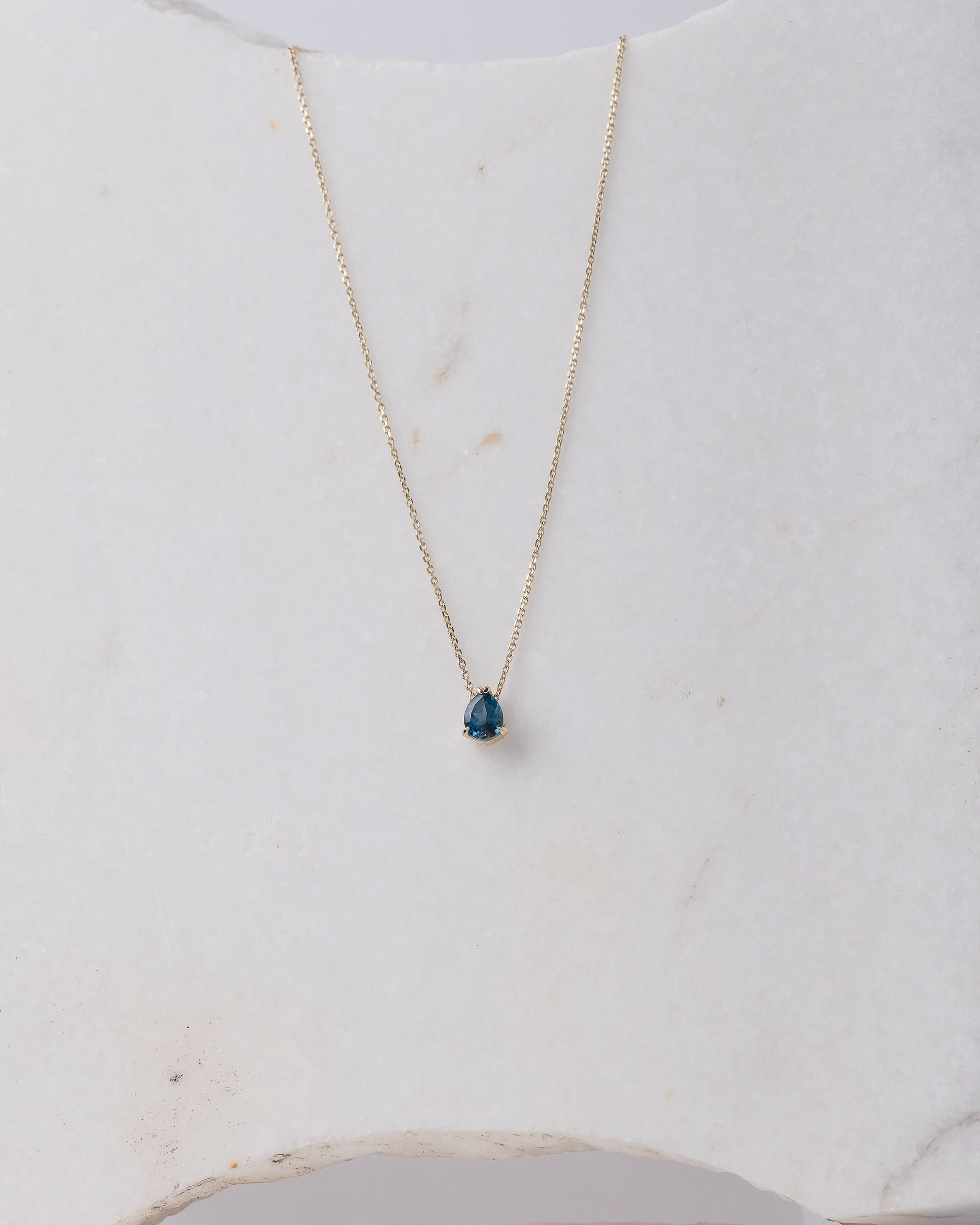 drop  blue aquamarine necklace in 14k white gold 