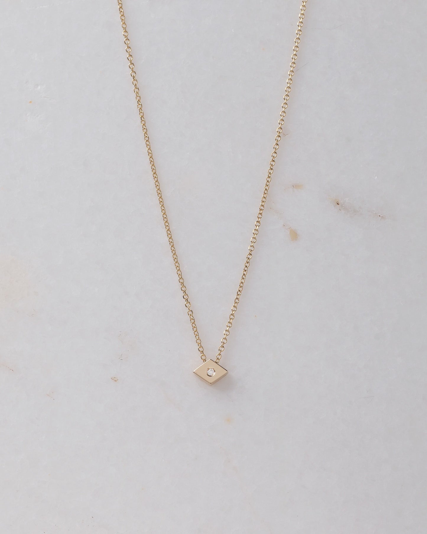 rhombus diamond necklace in 18k gold