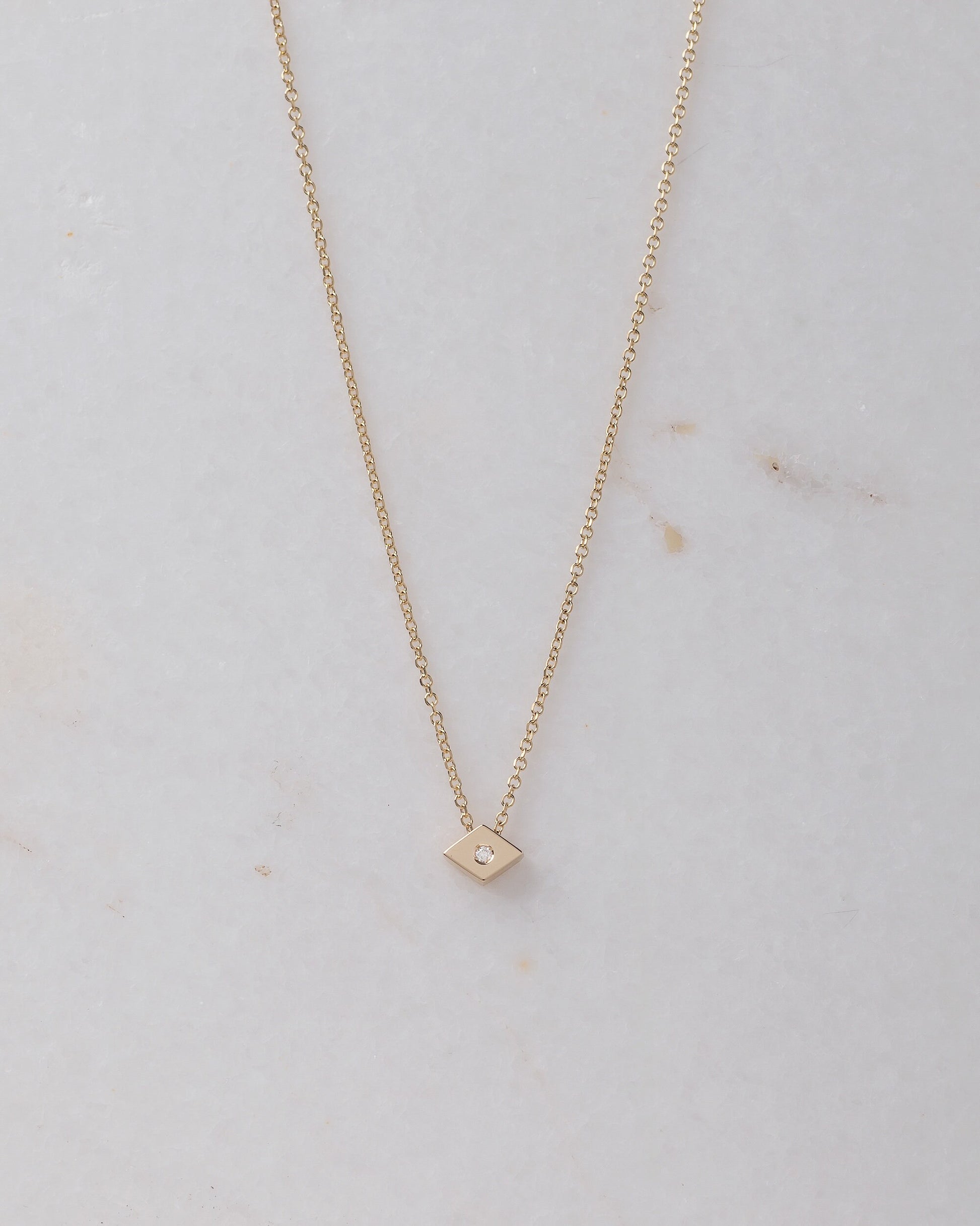 rhombus diamond necklace in 18k gold