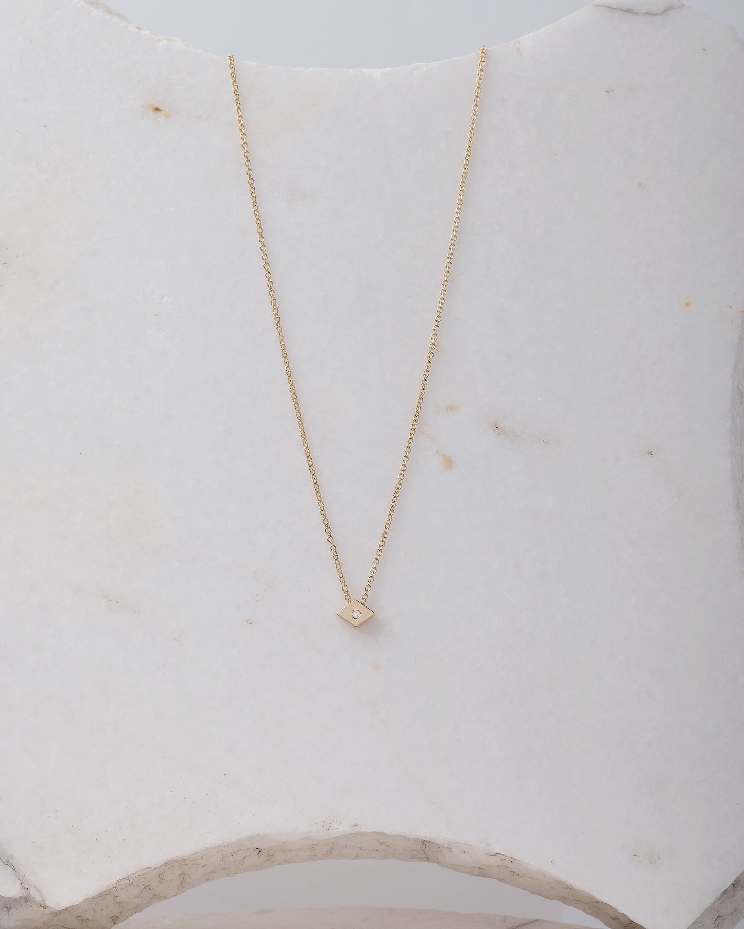 rhombus diamond necklace in 18k gold