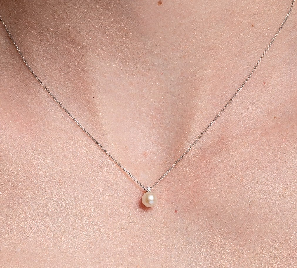 A diamond pearl necklace in 14k white gold for women.