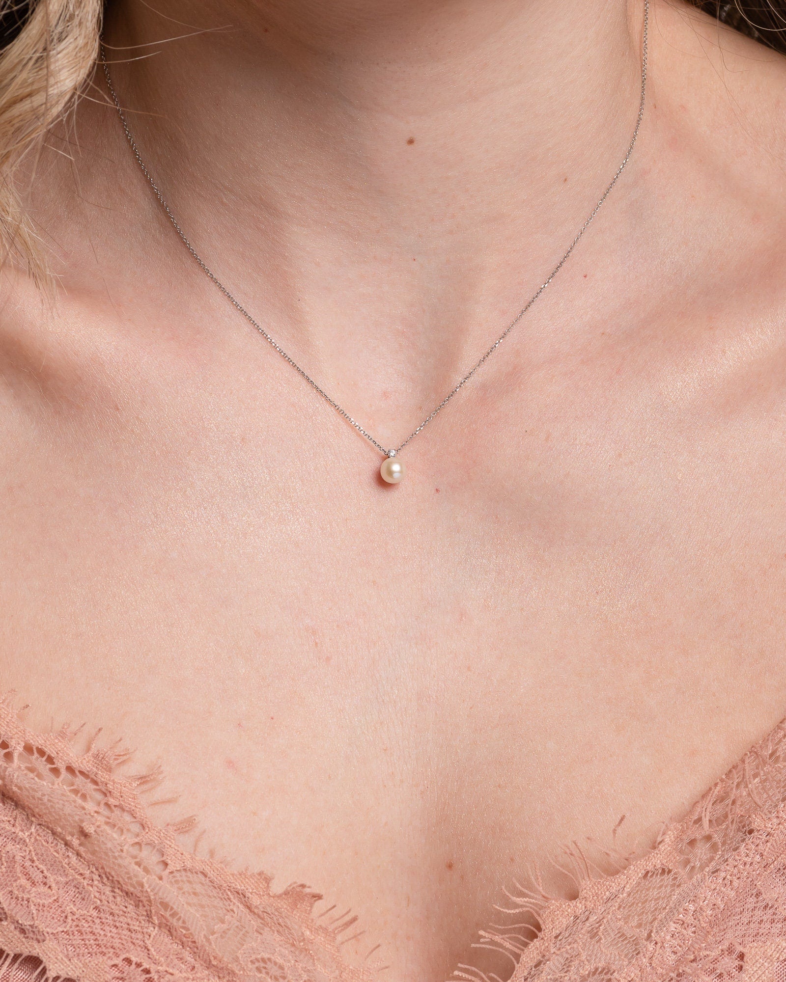 A diamond pearl necklace in 14k white gold for women.